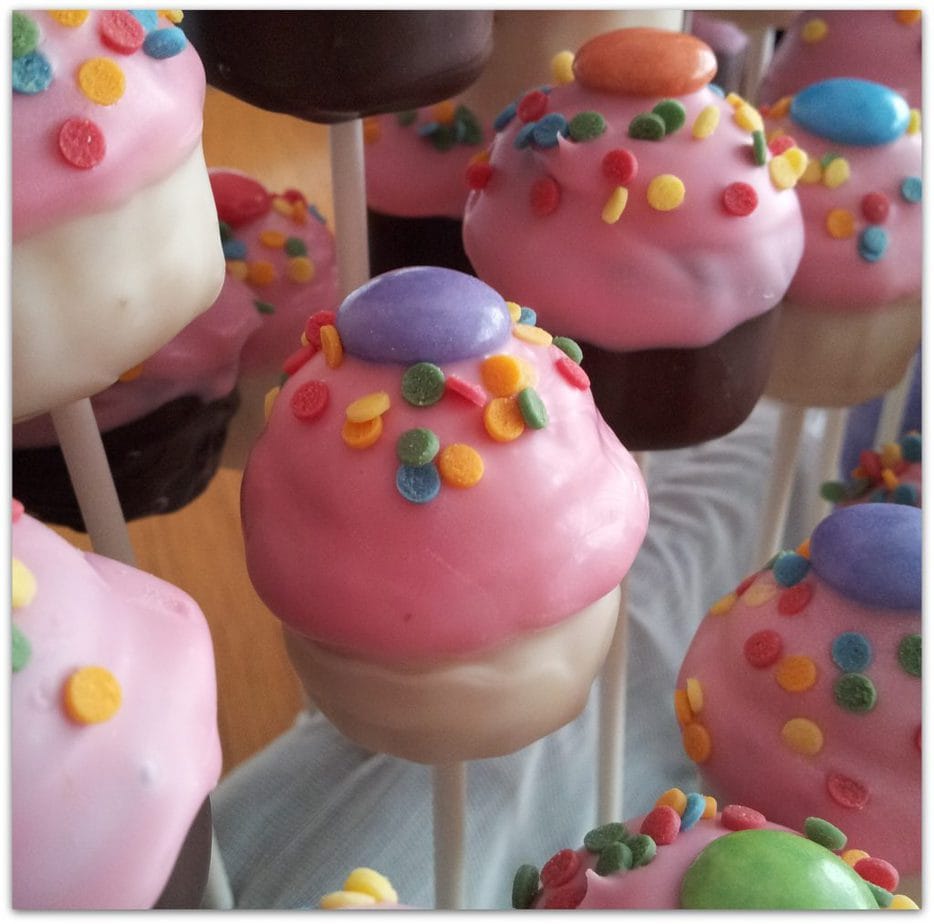 Geburtstags Cupcake Cake pops (Oreo &amp; Kokos Cake pops) - Cupcake Hexerl