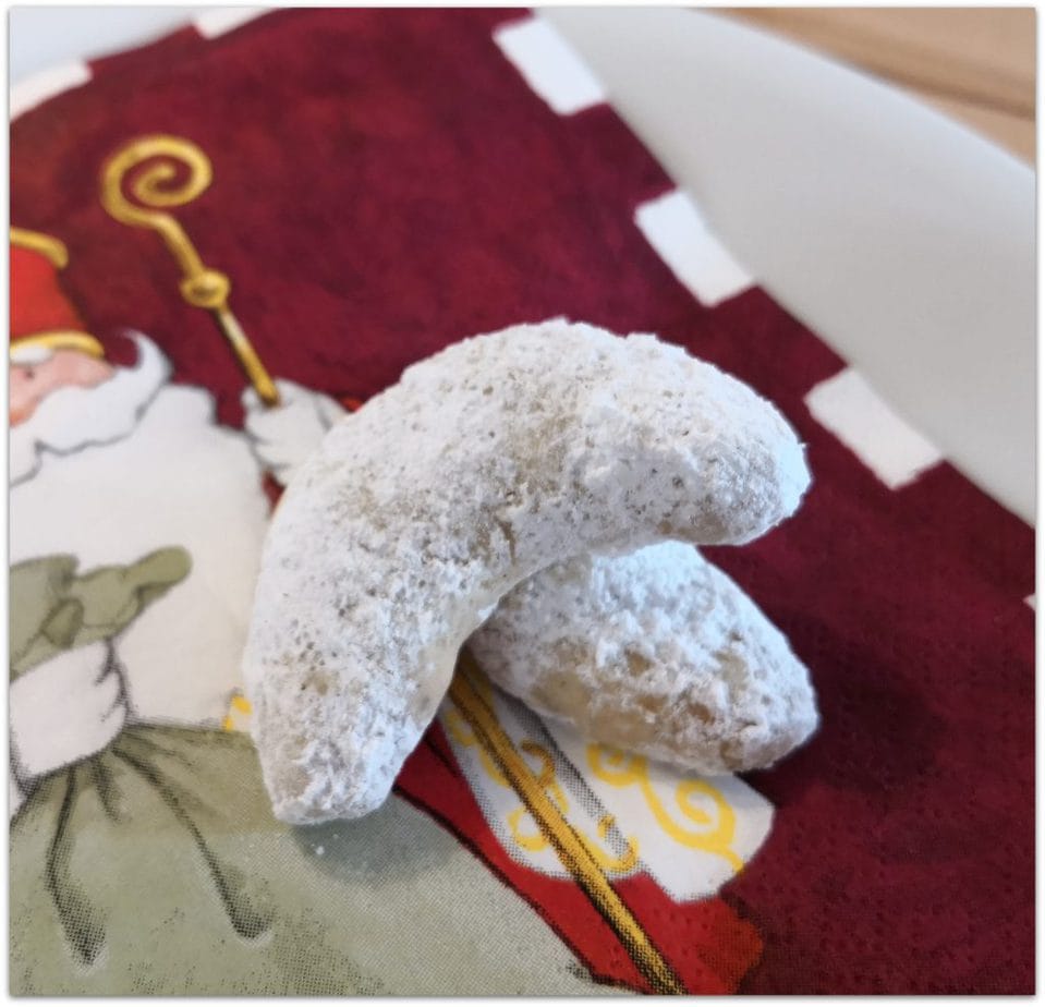 Das zweite Türchen am Adventskalender - Vanillekipferl - Cupcake Hexerl