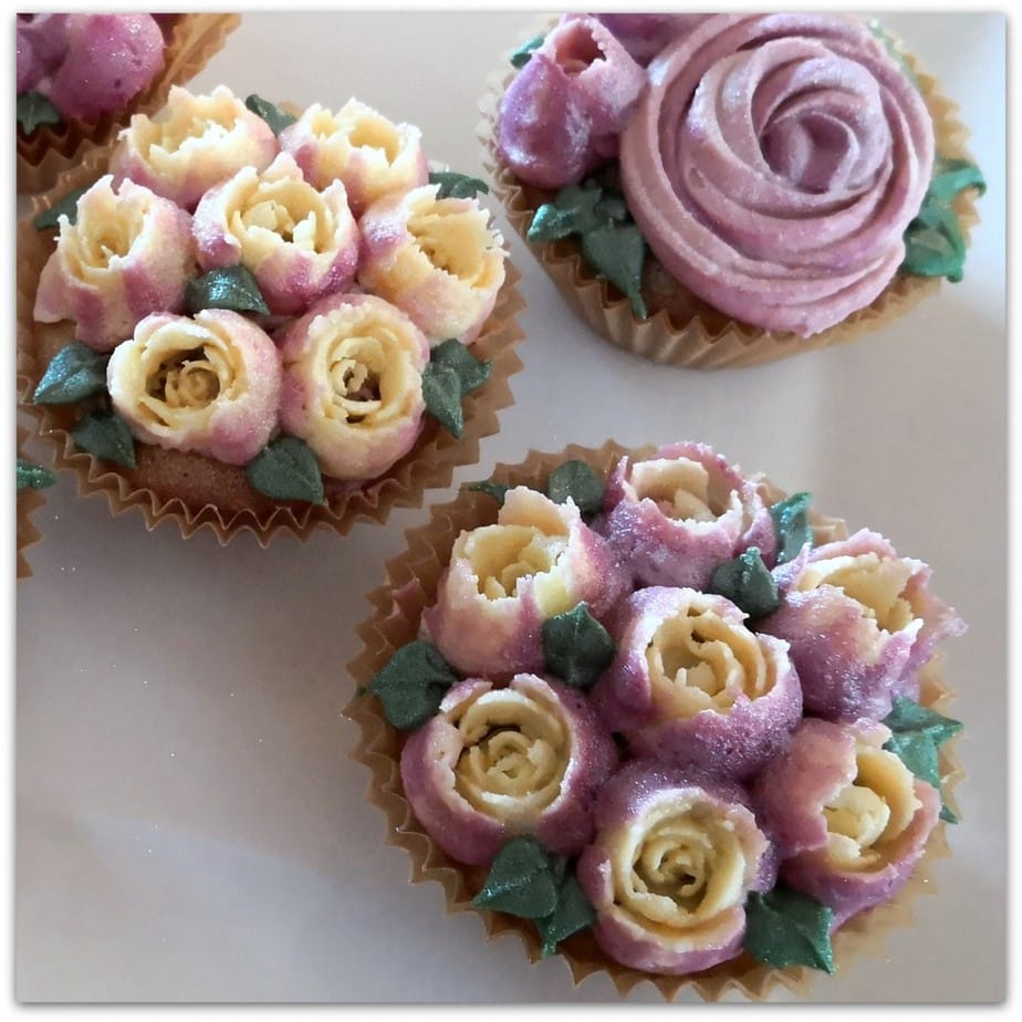 Patron der Bäcker - Rhabarber Blumen Cupcakes - Cupcake Hexerl